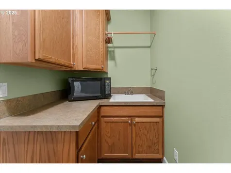 1535 Lakeview Drive Silverton OR 97381