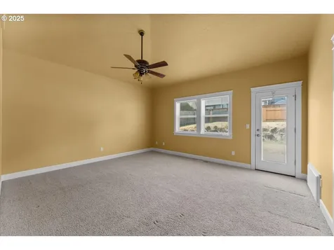 1535 Lakeview Drive Silverton OR 97381