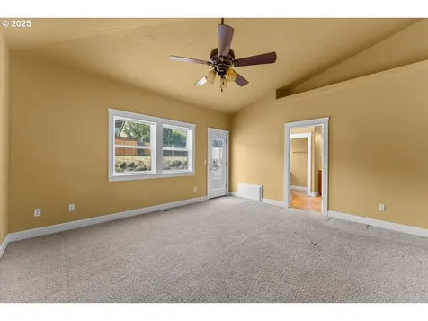 1535 Lakeview Drive Silverton OR 97381