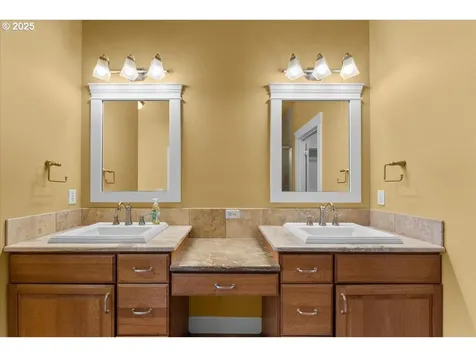 1535 Lakeview Drive Silverton OR 97381
