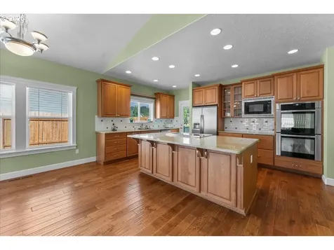 1535 Lakeview Drive Silverton OR 97381
