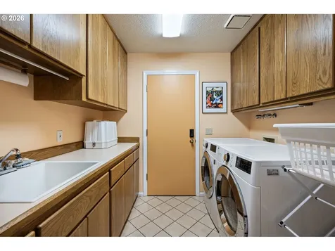 2101 Kingfisher Way Eugene OR 97401
