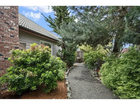 2101 Kingfisher Way Eugene OR 97401