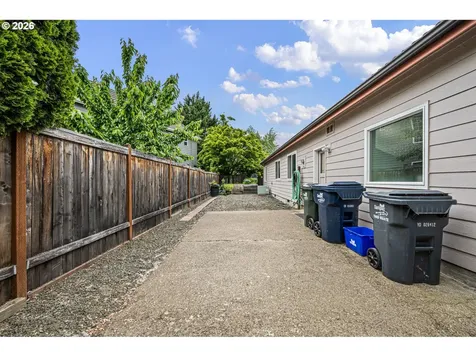 2101 Kingfisher Way Eugene OR 97401