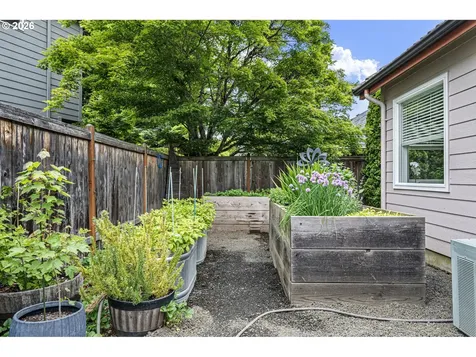 2101 Kingfisher Way Eugene OR 97401