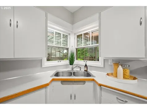 706 SE 135th Avenue Portland OR 97233