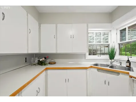 706 SE 135th Avenue Portland OR 97233