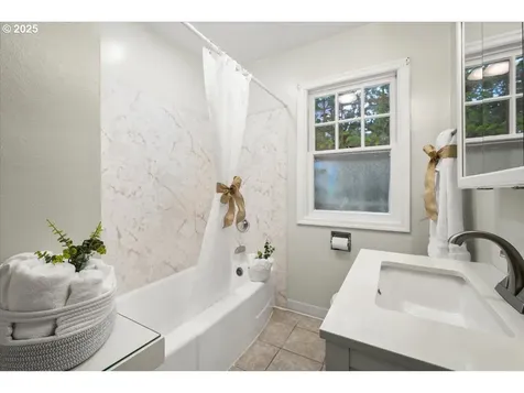 706 SE 135th Avenue Portland OR 97233