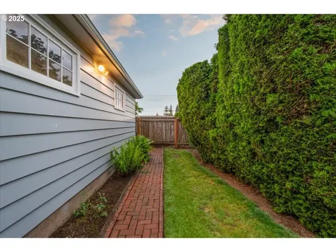 706 SE 135th Avenue Portland OR 97233