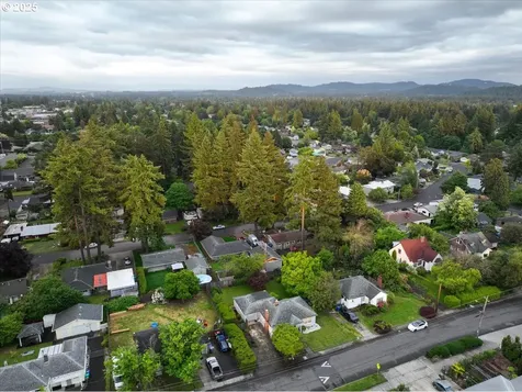 706 SE 135th Avenue Portland OR 97233