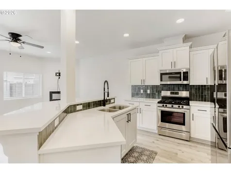 802 S 25th Avenue Cornelius OR 97113