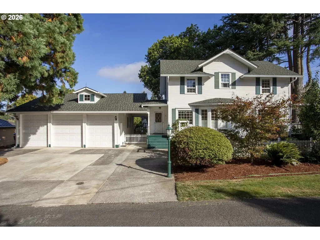 803 N Main Avenue Ridgefield WA 98642