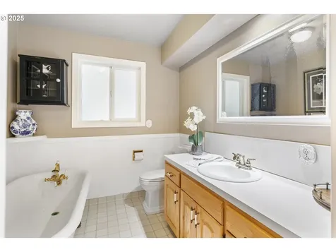 803 N Main Avenue Ridgefield WA 98642