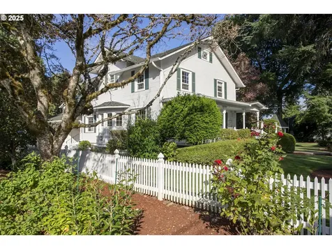 803 N Main Avenue Ridgefield WA 98642