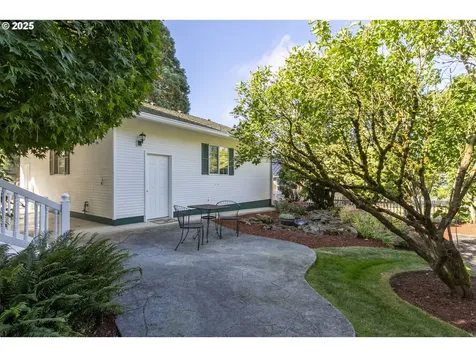 803 N Main Avenue Ridgefield WA 98642