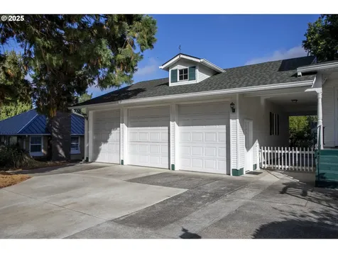 803 N Main Avenue Ridgefield WA 98642