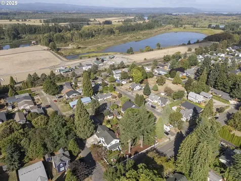 803 N Main Avenue Ridgefield WA 98642