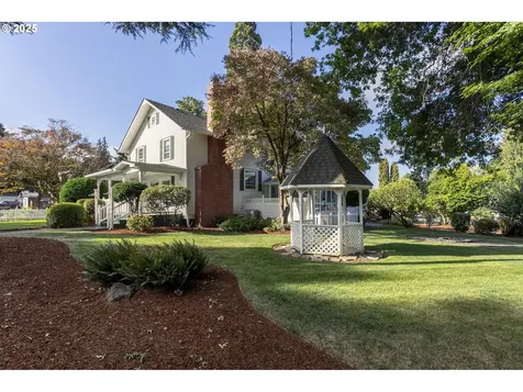 803 N Main Avenue Ridgefield WA 98642