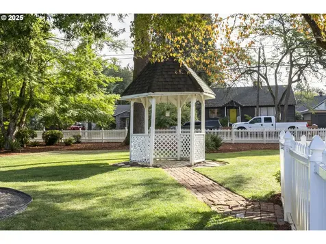 803 N Main Avenue Ridgefield WA 98642