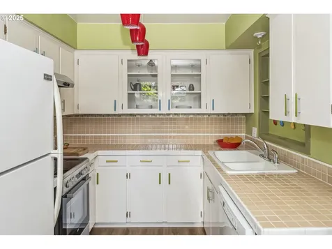 4136 SE 72nd Avenue Portland OR 97206