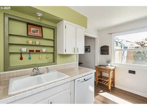 4136 SE 72nd Avenue Portland OR 97206