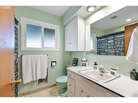 1205 S 8th Street Cottage Grove OR 97424