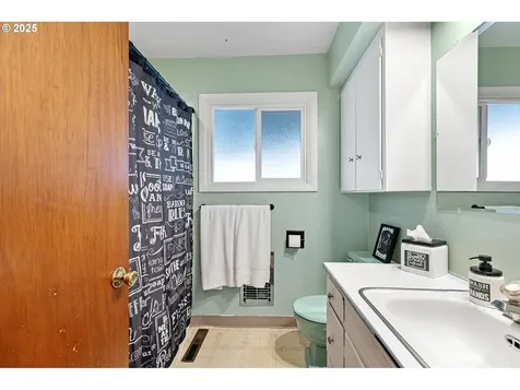 1205 S 8th Street Cottage Grove OR 97424