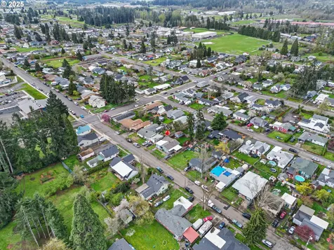 1205 S 8th Street Cottage Grove OR 97424