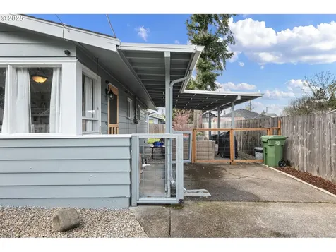 1205 S 8th Street Cottage Grove OR 97424