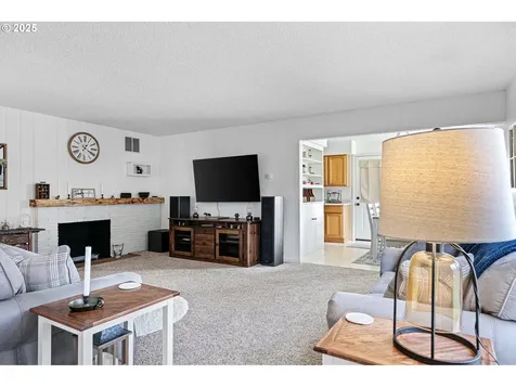 1205 S 8th Street Cottage Grove OR 97424