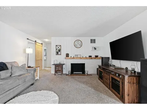 1205 S 8th Street Cottage Grove OR 97424