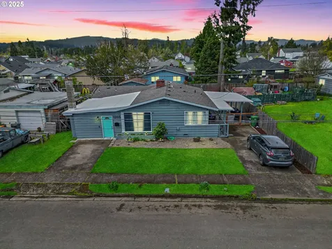 1205 S 8th Street Cottage Grove OR 97424