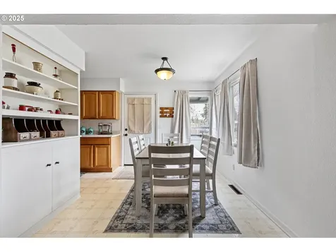 1205 S 8th Street Cottage Grove OR 97424