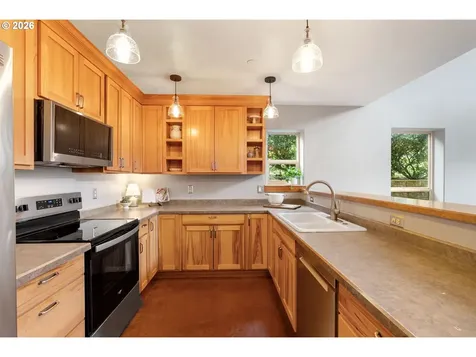 1510 Lincoln Street Hood River OR 97031
