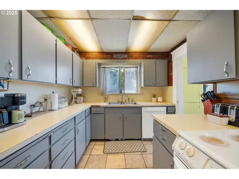 3407 3rd Street Tillamook OR 97141