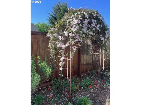 1540 22nd Street Hood River OR 97031