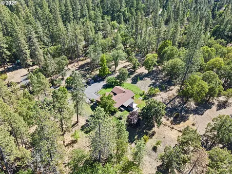 1580 Robertson Bridge Road Grants Pass OR 97526