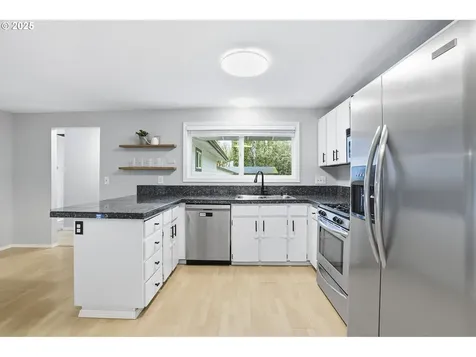 7830 SW Hemlock Street Portland OR 97223