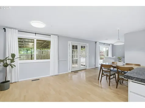 7830 SW Hemlock Street Portland OR 97223