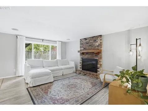 7830 SW Hemlock Street Portland OR 97223