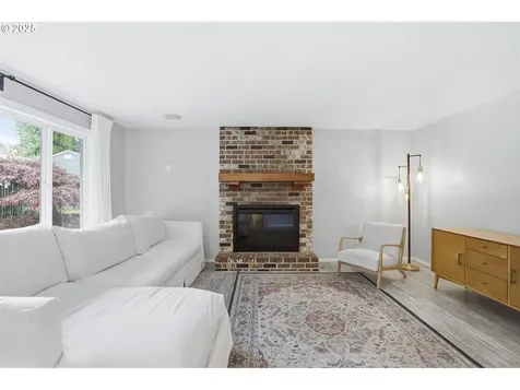 7830 SW Hemlock Street Portland OR 97223