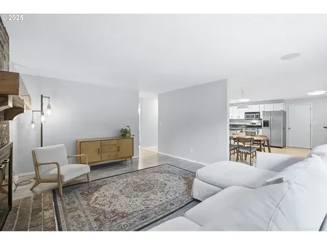 7830 SW Hemlock Street Portland OR 97223