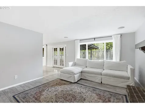 7830 SW Hemlock Street Portland OR 97223