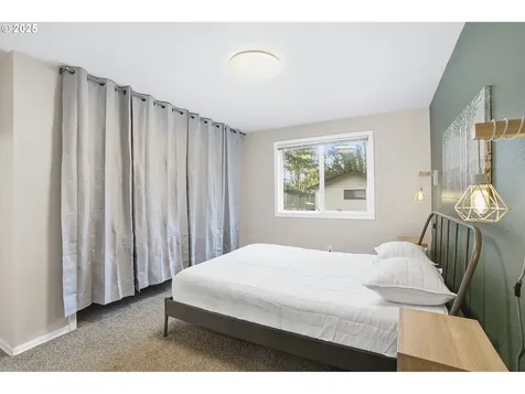 7830 SW Hemlock Street Portland OR 97223