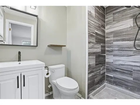 7830 SW Hemlock Street Portland OR 97223