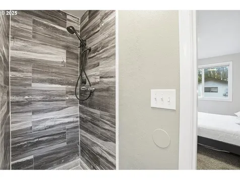 7830 SW Hemlock Street Portland OR 97223