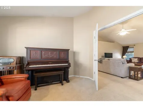 28 Honer Loop Creswell OR 97426