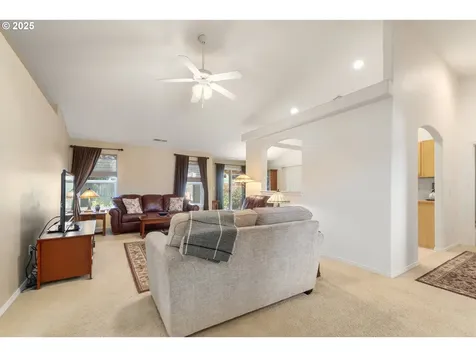 28 Honer Loop Creswell OR 97426