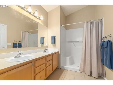 28 Honer Loop Creswell OR 97426