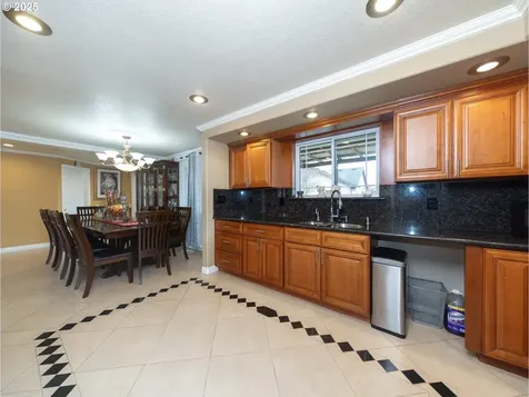 236 S 5th Avenue Cornelius OR 97113